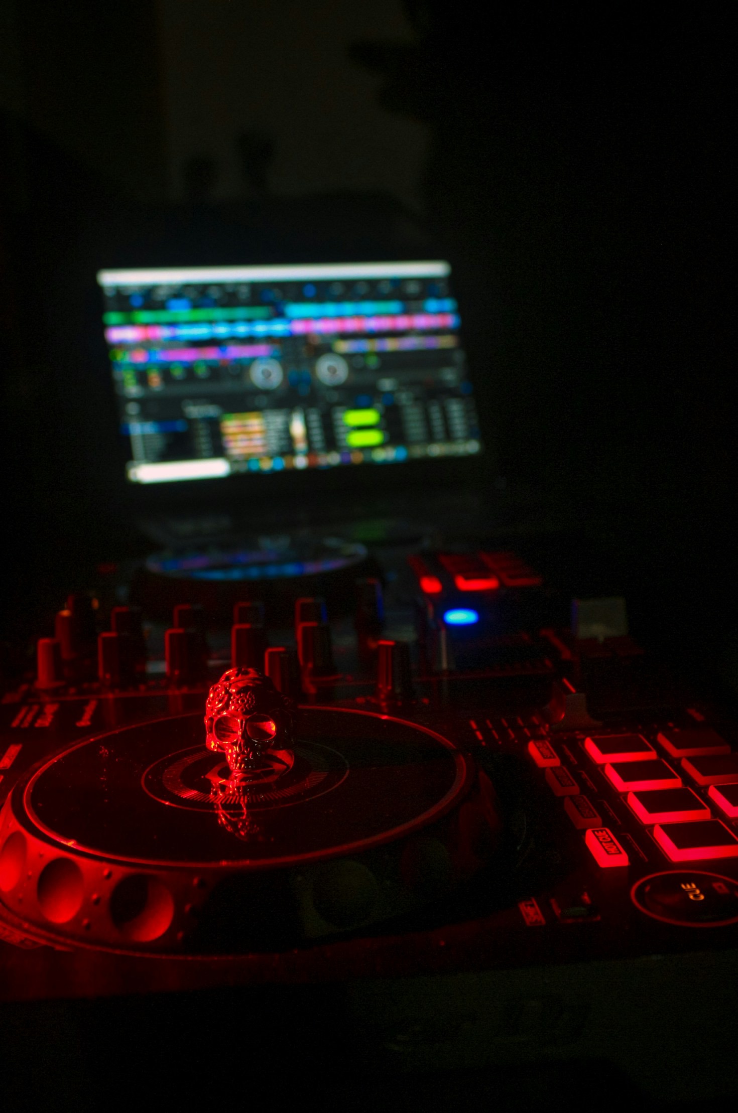 5 Reasons to Hire a Professional DJ for Your Event